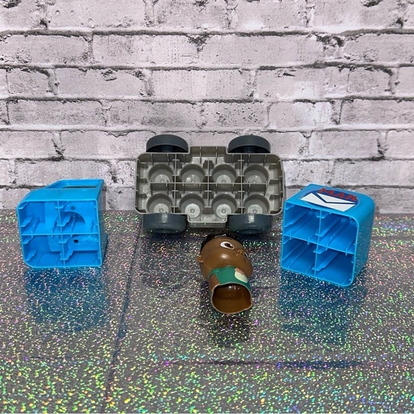 CoComelon Build A Car CODY MAIL TRUCK Toy 4 Piece Building Set - Picture 13 of 15